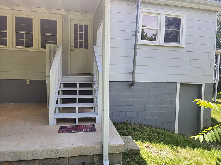 1067 Crescent Dr — Photo 16