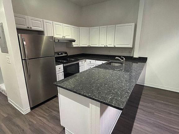 5th image of 100 Washington St #Townhouse 3