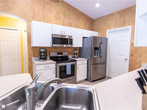 4th image of 10322 Tarragon Dr