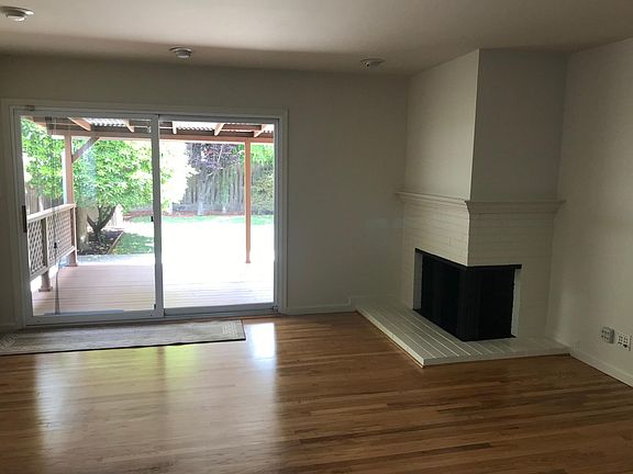 4th image of 1677 Pecan Ct