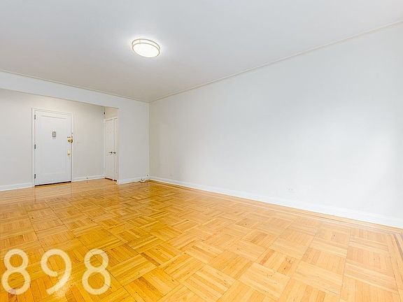 5th image of 8836 Elmhurst Ave APT 6K