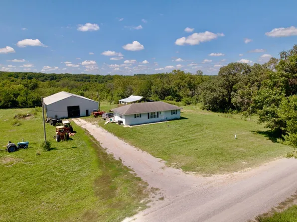 2825 NE Dustin Rd, Kingston, MO 64650