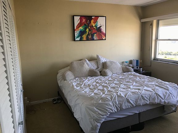 5th image of 31 Island Way APT 903