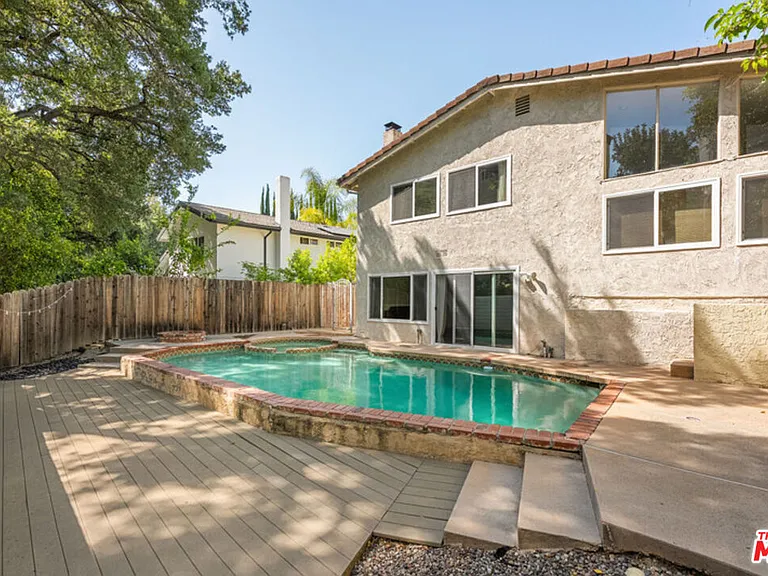 22840 Sparrowdell Dr — Photo 17