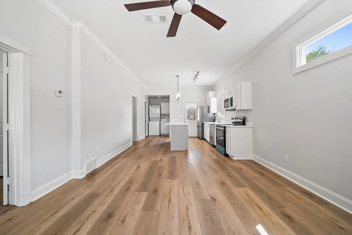 70 N Rembert St — Photo 2
