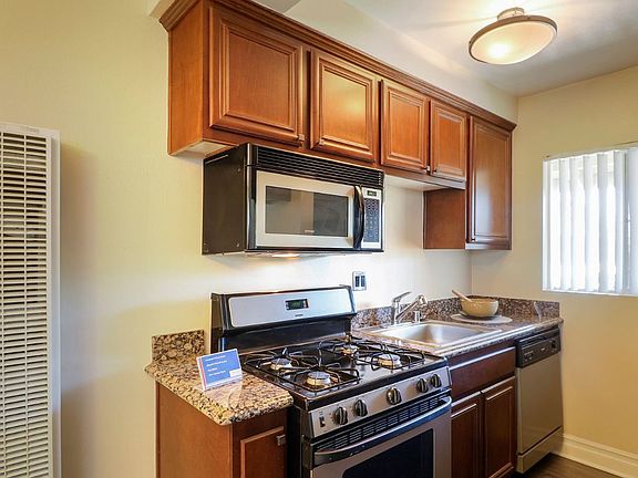 4th image of 890 S Rosemead Blvd APT 38