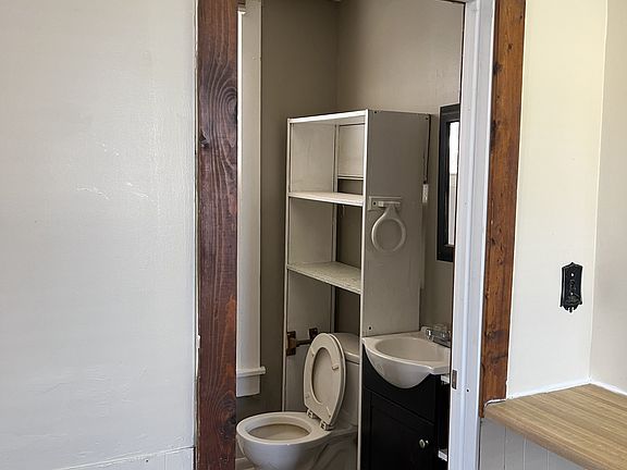 3rd image of 417 N Detroit St #417
