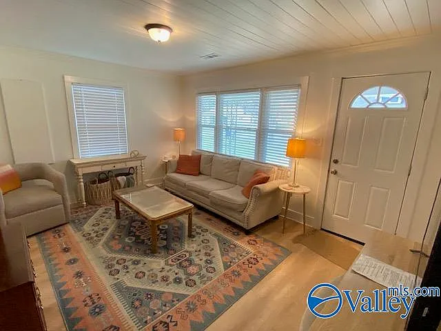 3 bed, 1.0 bath, 950 sqft, $1,450 — Photo 4