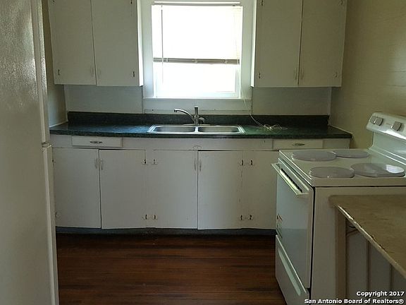 3rd image of 738 Guadalupe St