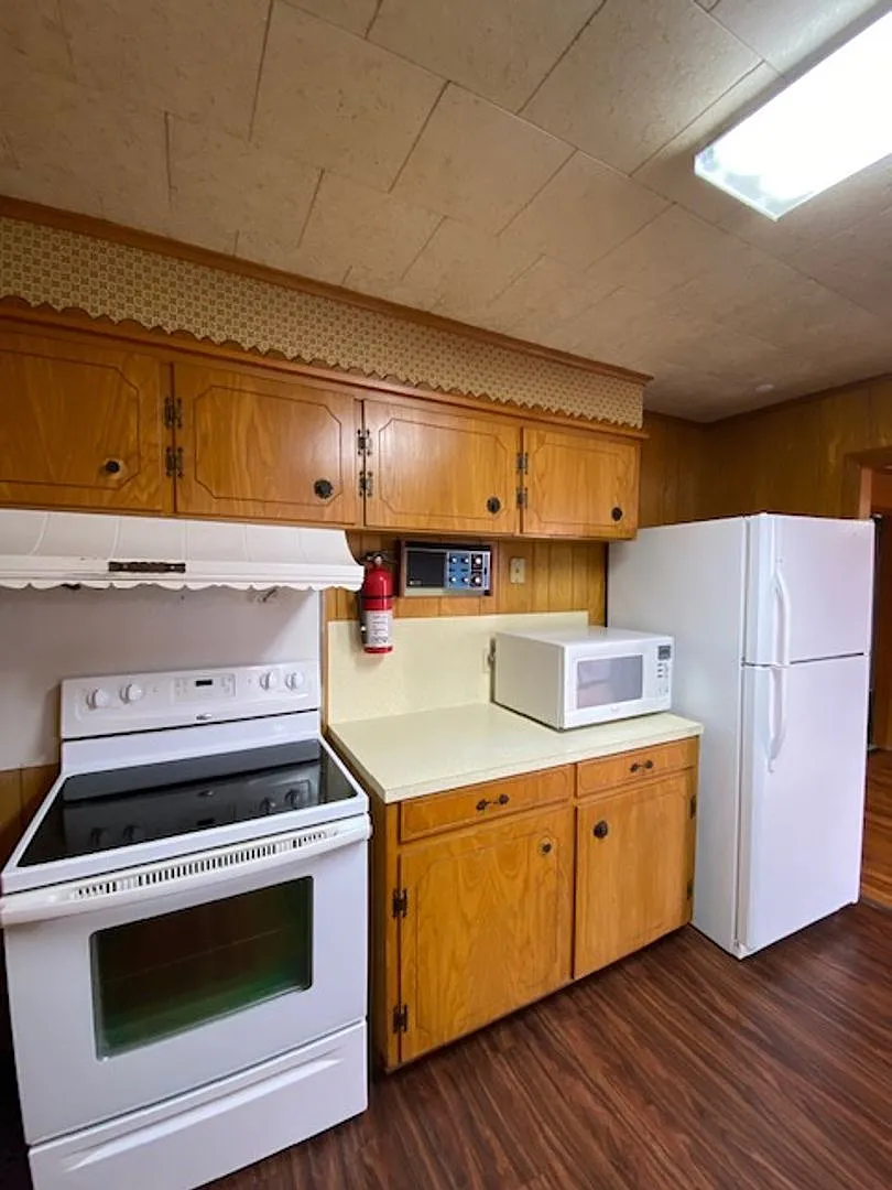 New Orleans French Quarter style-Downtown Cleburne apartment for rent — Photo 3