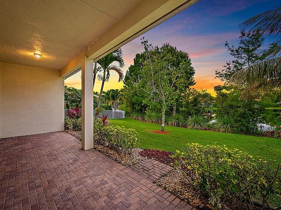 4th image of 1415 SE Legacy Cove Circle