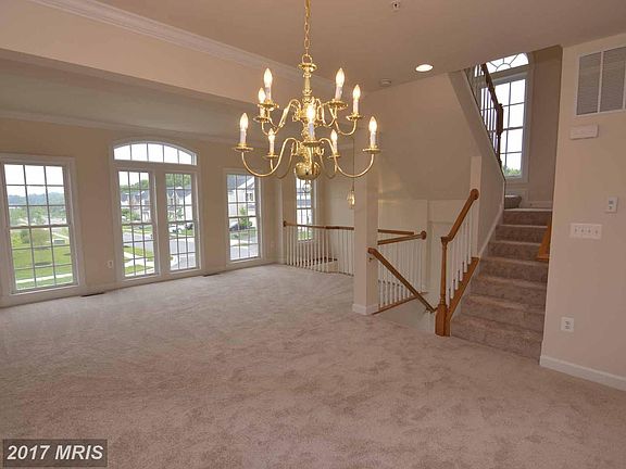 4th image of 410 Esmond Pl