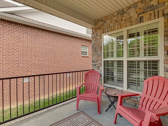 3rd image of 258 Turnberry Cir