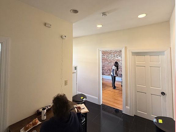 5th image of 18 Hemenway St #16