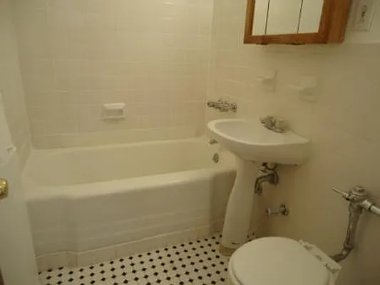 Rented by Veritas Property Management | media 9