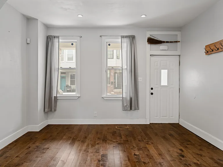 1457 N Corlies St — Photo 8