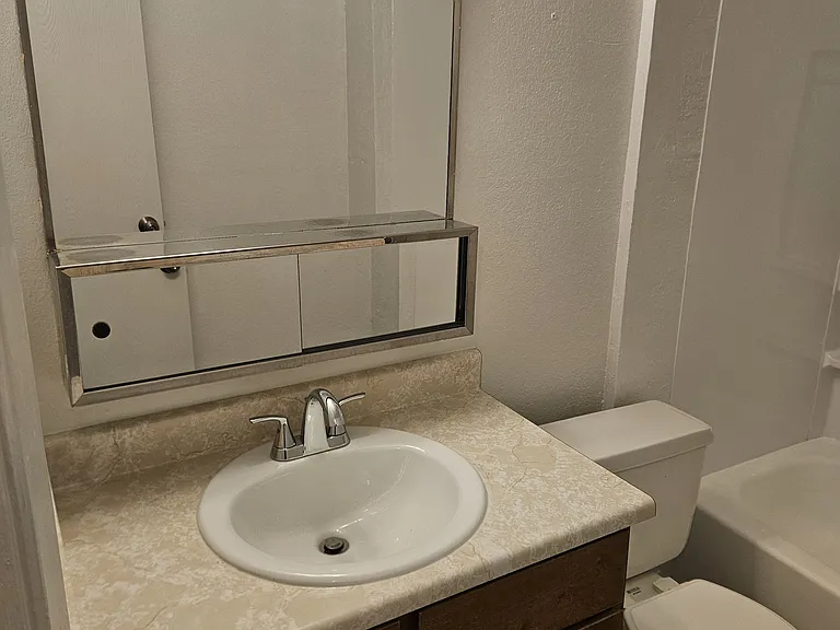 872 Russell St — Photo 17