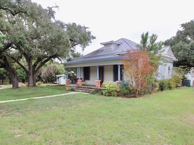 100 Polk St, Sabinal, TX, 78881