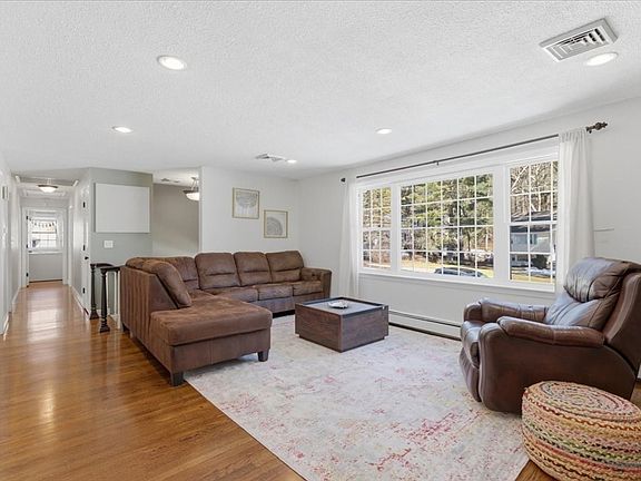 4th image of 30 Snyder Rd