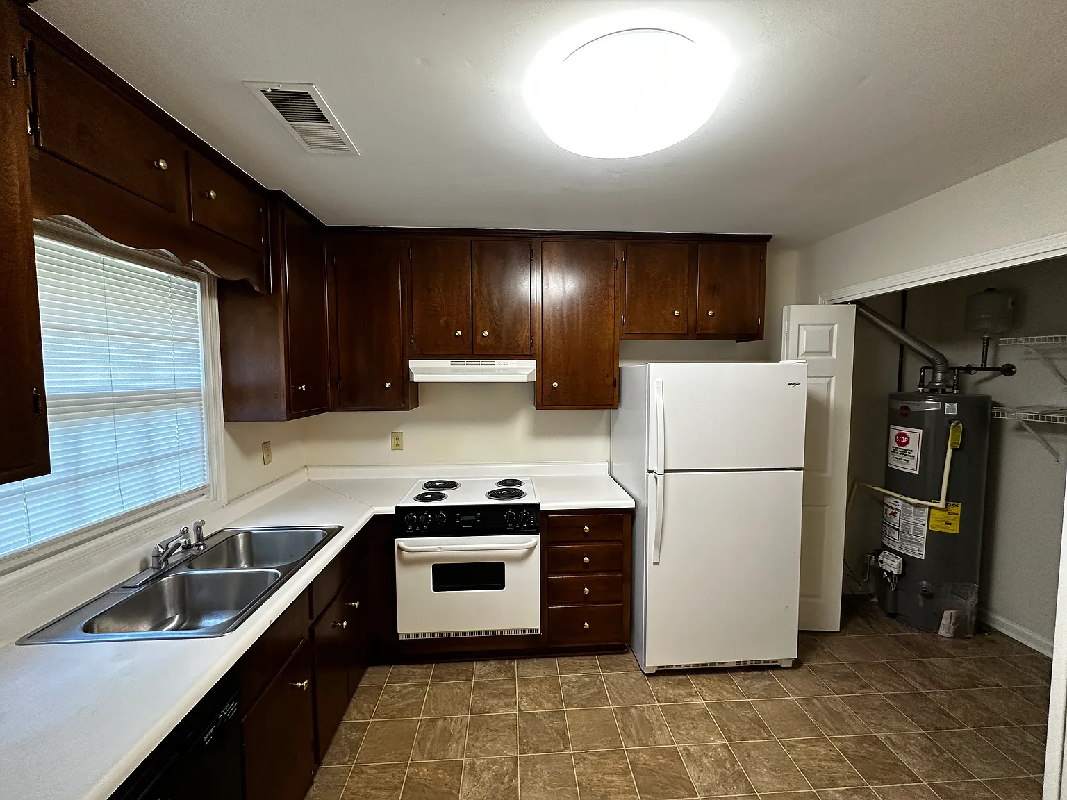 366 Caudell Dr — Photo 2