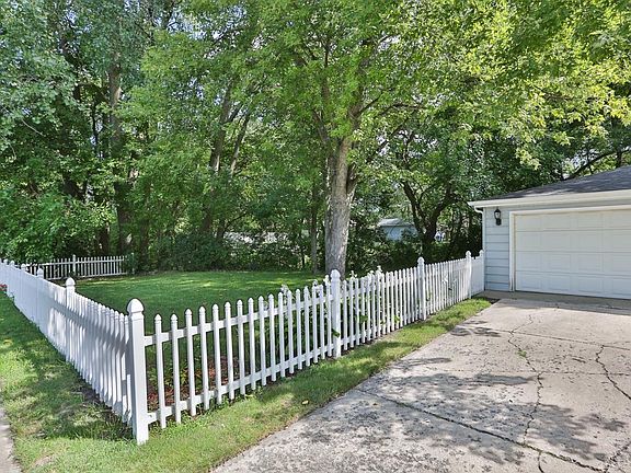 2nd image of 8945 Idlewild Dr