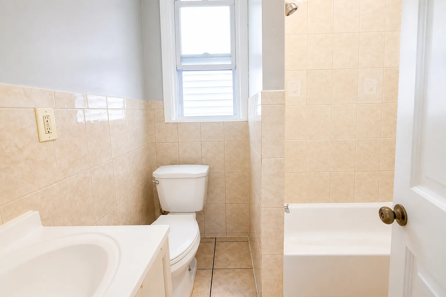 3 bed, $2,600 — Photo 2