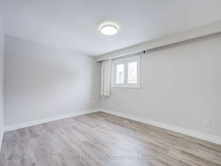59 Wolseley St #UPPER — Photo 9