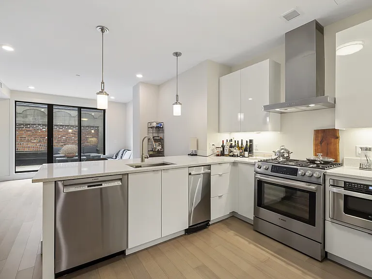 121 Portland St #707 — Photo 8