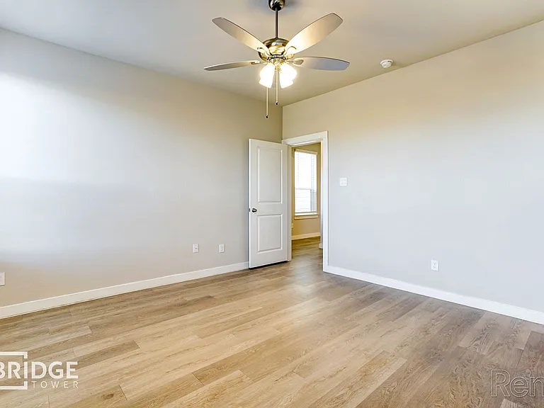 4140 Tobin Dr — Photo 8