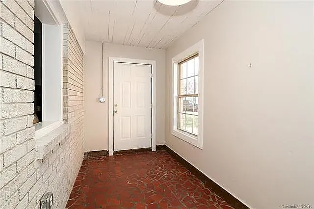 1920 Union St — Photo 2