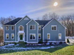 21 Blackthorn Rd, Shrewsbury, MA 01545