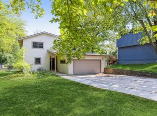 322 Hickory Dr, Ames, IA 50014