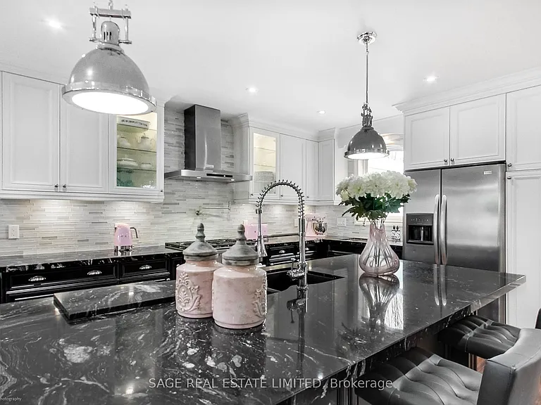 108 Beresford Ave — Photo 13