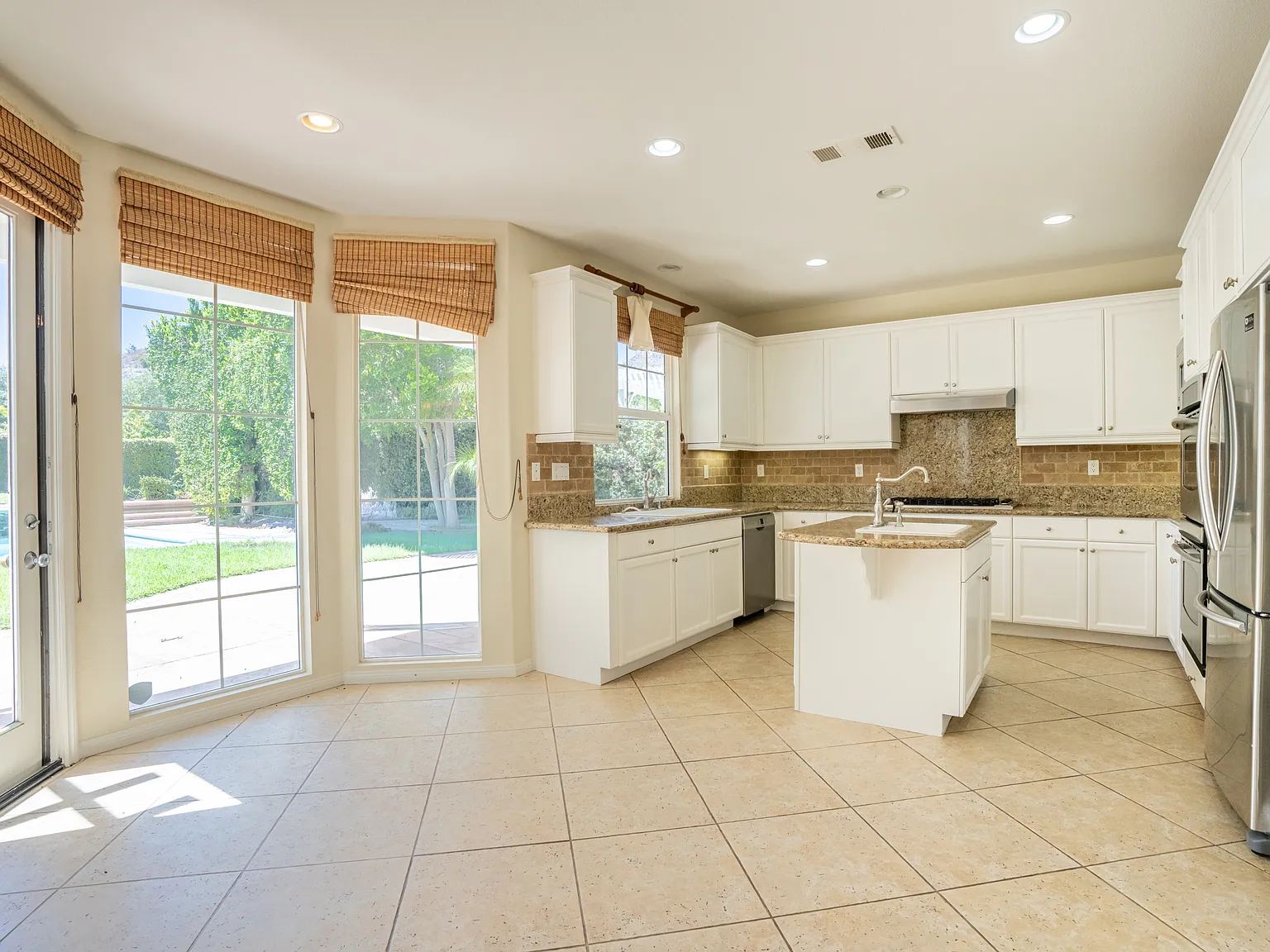4 bed, 3002 sqft, $8,000 — Photo 4