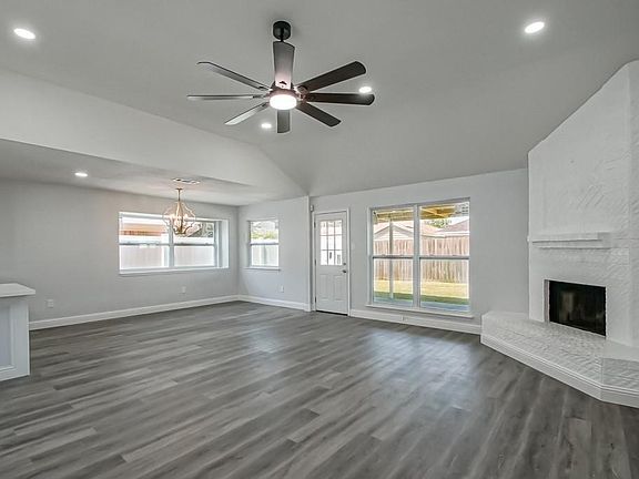 3rd image of 2213 Breckenridge Dr