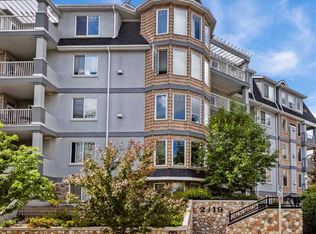 2419 E Erlton Rd SW #207, Calgary, AB T2S 3B8