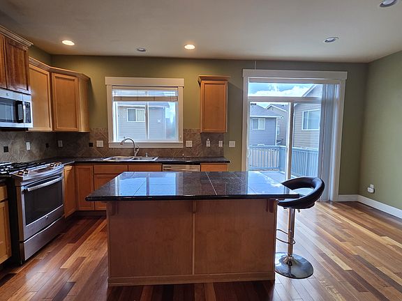 5th image of 4332 226th Pl SE