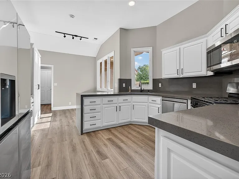 8185 Round Hills Cir — Photo 12