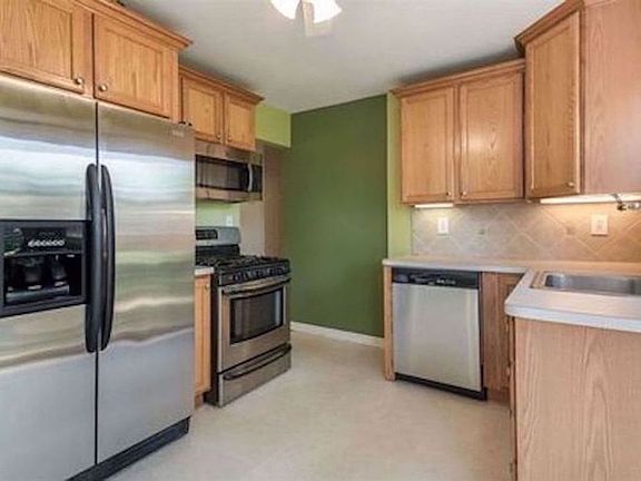 5th image of 129 Leroy Ave