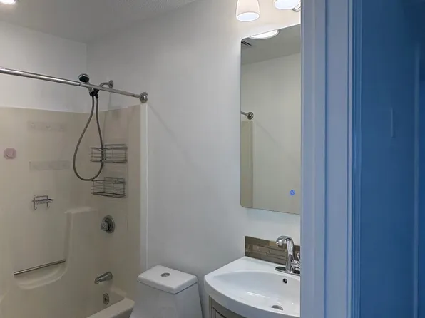 1240 Whitney Ave APT C, Hamden, CT 06517