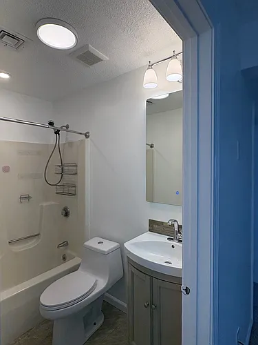1240 Whitney Ave #C Photo 1