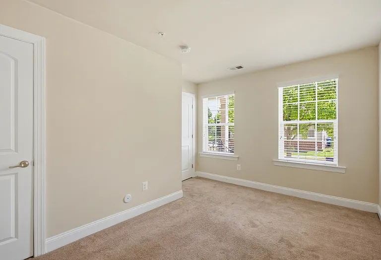 300 Camillia Pl — Photo 3