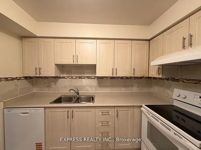 29 Pemberton Ave #809 — Photo 3