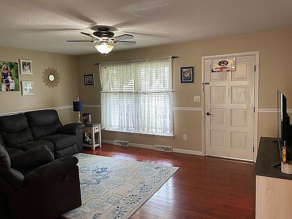 4th image of 110 Fairlane Dr