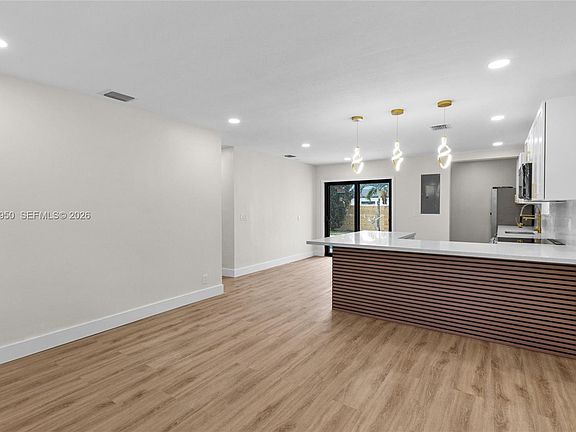 4th image of 3608 SW 22nd St