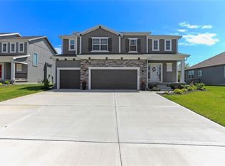 1809 NE Ravenwood Dr, Lees Summit, MO 64086
