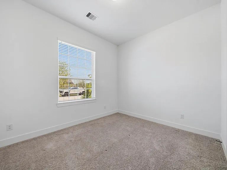 7422 Netherfield Ln — Photo 14