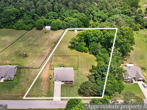 3rd image of 304 Highlands Dr