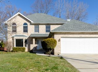 2008 Oldfield Rd, Darien, IL 60561