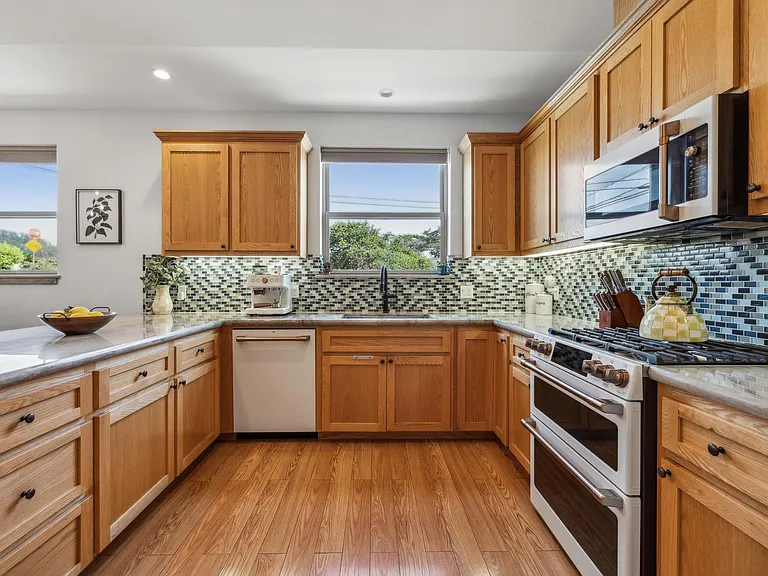 456 Grand Blvd — Photo 8